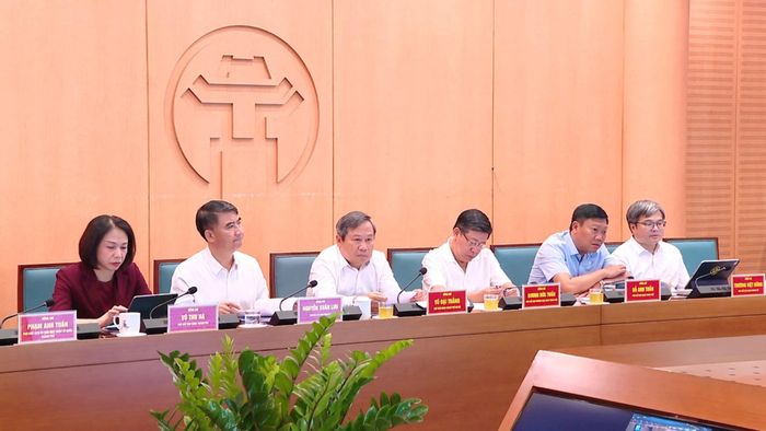 Chủ tịch UBND thành phố Hà Nội Vũ Đại Thắng cùng các Phó Chủ tịch UBND thành phố tham dự cuộc họp. Ảnh: Đình Hiệp