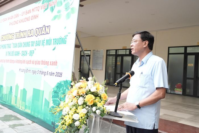 Phó Chủ tịch UBND phường Khương Đình Lưu Đình Lượng phát biểu tại lễ phát động. Ảnh: Hồng Thái