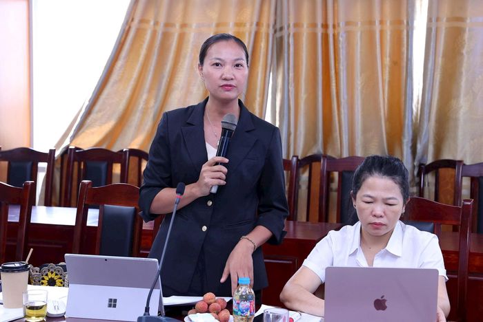 Chủ tịch HĐQT Hợp tác xã Hà Nội Xanh Bá Thị Nguyệt Thu nêu ý kiến. Ảnh: Thu Điệp