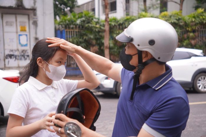 Sự đồng hành của gia đình tiếp thêm tự tin cho các thí sinh tham gia kỳ kiểm tra đánh giá năng lực vào lớp 6 năm học 2026-2027 của Trường THCS Cầu Giấy. Ảnh: Trường THCS Cầu Giấy 
