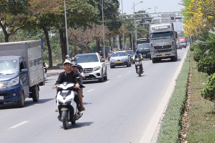 Trưa và chiều 6 và 7-6, Hà Nội nắng nóng, có nơi nắng nóng gay gắt, nhiệt độ cao nhất 36-38 độ C. Ảnh: Bảo Châu