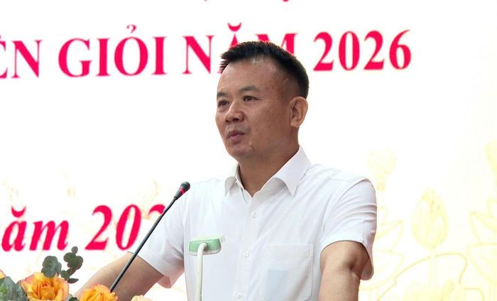 Bí thư Đảng ủy xã Hát Môn Nguyễn Đình Sơn phát biểu tại hội nghị. Ảnh: NM