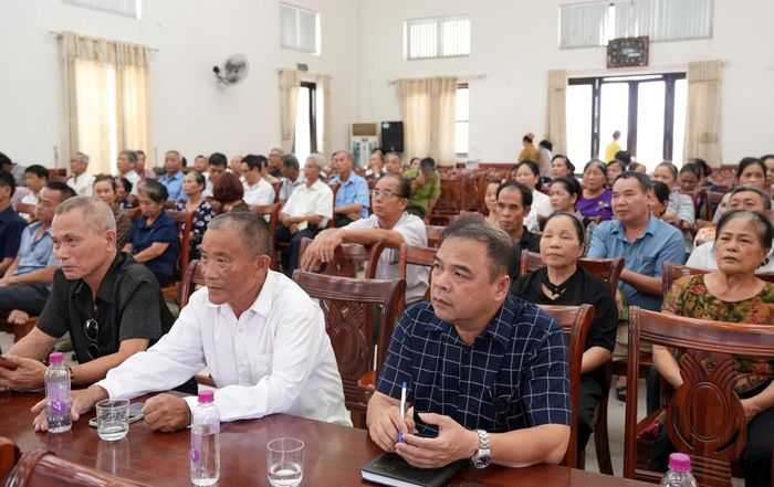 Cử tri cũng đề nghị HĐND xã tăng cường giám sát đối với các lĩnh vực còn tồn tại. Ảnh: Phương Lộc