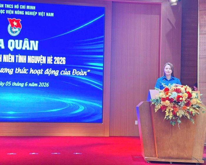 Đồng chí Lê Thị Thùy Dương, Bí thư Đoàn TNCS Hồ Chí Minh xã Gia Lâm phát động Chiến dịch Thanh niên tình nguyện Hè năm 2026.