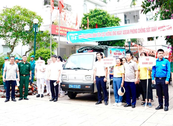 Phường Khương Đình ra quân hưởng ứng ngày ASEAN phòng, chống sốt xuất huyết năm 2026. Ảnh: Hồng Thái