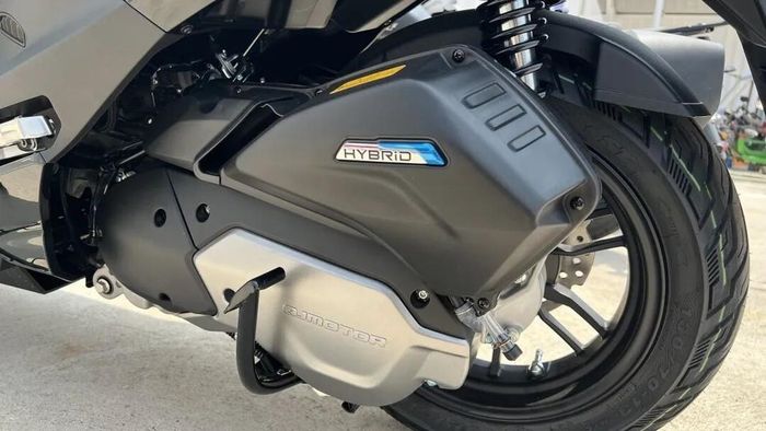 QJMotor Fort 150GT có tính thực dụng khá cao với thiết kế sàn phẳng