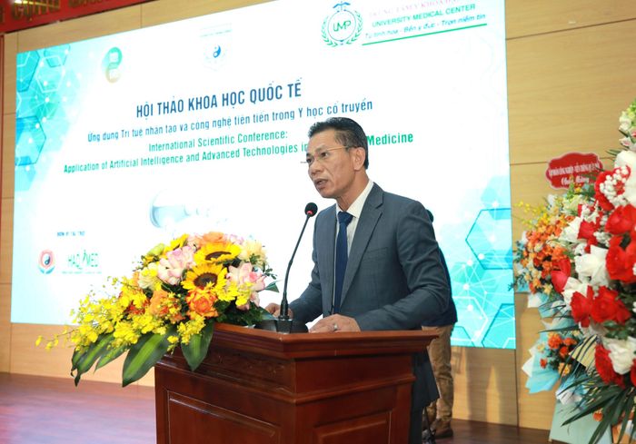 PGS.TS. Trần Văn Thanh - Giám đốc Bệnh viện Châm cứu Trung ương, Trưởng Ban tổ chức hội thảo phát biểu.