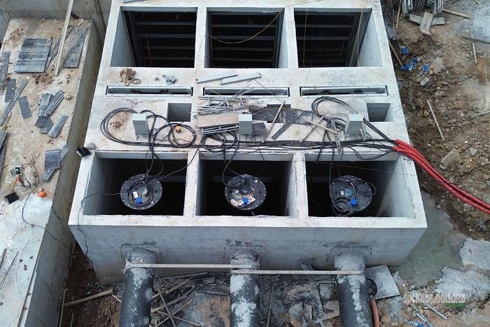 Khu vực lắp đặt máy bơm công suất lớn tại trạm bơm mới.
