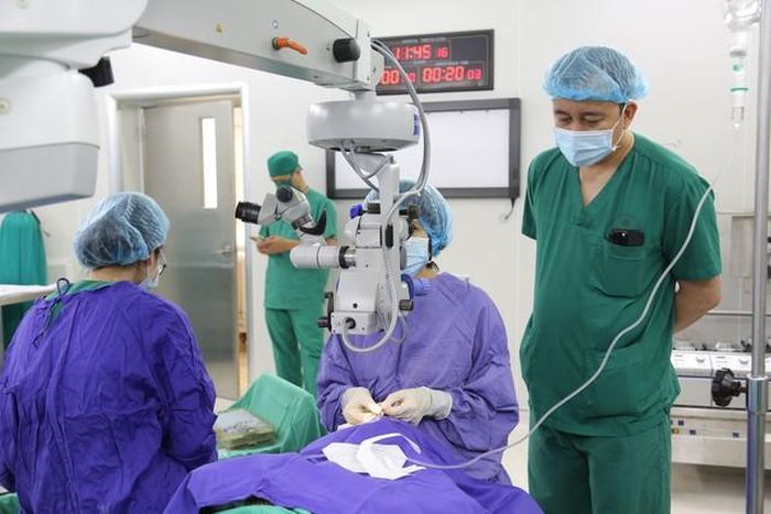 Ca ghép giác mạc từ người cho chết não tại Bệnh viện Đa khoa tỉnh Quảng Ninh ngày 14/5. Ảnh: BVĐK tỉnh Quảng Ninh