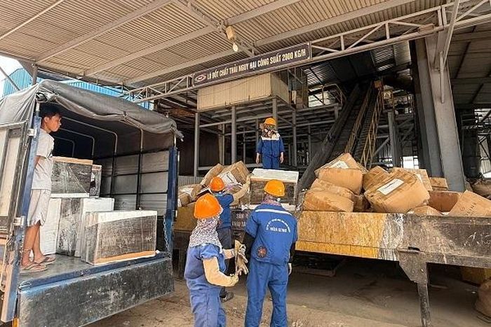 Tiêu hủy toàn bộ 840 kg thịt bò đông lạnh vi phạm. Ảnh: Công an tỉnh Bắc Ninh.