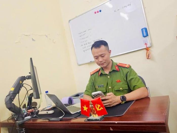 Thiếu tá Lưu Anh Tuấn. Ảnh: PV