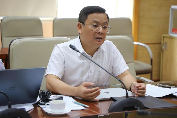 TS.BS Vương Ánh Dương - Phó Cục trưởng Cục Quản lý Khám chữa bệnh báo cáo làm rõ thêm các thông tin liên quan đến nội dung cuộc họp.