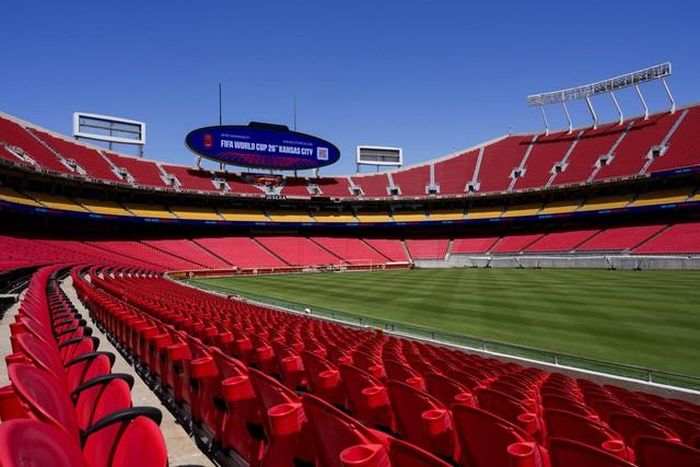 Phần lớn các trận đấu tại World Cup 2026 sẽ diễn ra trên các SVĐ không mái che tại Bắc Mỹ, nơi nhiệt độ được dự báo thường xuyên vượt ngưỡng 32°C. Ảnh: Jay Biggerstaff/Getty Images