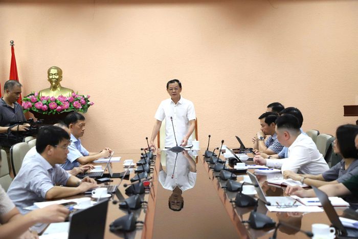 Thứ trưởng Nguyễn Tri Thức nhấn mạnh việc tổ chức khám sức khỏe định kỳ cho người dân, xây dựng cơ sở dữ liệu sức khỏe cá nhân và tạo lập Sổ Sức khỏe điện tử là nhiệm vụ chính trị đặc biệt quan trọng.