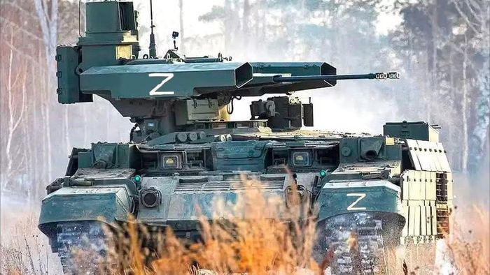 Spiridon là một loại xe chiến đấu bánh xích hạng nặng, được chế tạo dựa trên khung gầm xe tăng chiến đấu chủ lực (MBT) T-72 hoặc T-90.