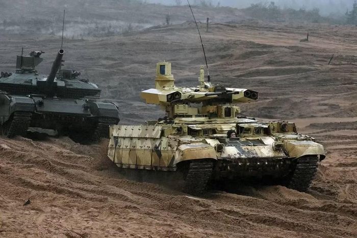 Khả năng bảo vệ của BMPT Spiridon thuộc cấp độ xe tăng, bởi vì toàn bộ phần thân thừa hưởng lớp giáp từ T-90. Ngoài ra cỗ chiến xa này còn được bao bọc bởi giáp phản ứng nổ Relikt và màn chắn dạng lưới để giảm hiệu quả của các loại rocket chống tăng kiểu RPG-7.