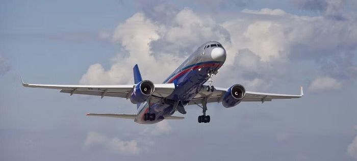 Trong khi đó Boeing 737 và Airbus A320 - hình mẫu mà Tu-214 hướng đến đã trải qua nhiều giai đoạn hiện đại hóa trong những năm qua, dẫn đến khoảng cách giữa sản phẩm thay thế nhập khẩu với hai đối thủ nước ngoài lại ngày càng bị kéo giãn.