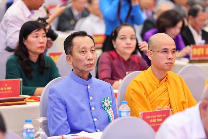 Hiệp sĩ Đại Thánh giá Lê Đức Thịnh và các đại biểu người cao tuổi tiêu biểu toàn quốc tham dự Hội nghị.