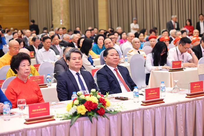 Phó Bí thư Thường trực Đảng ủy MTTQ, các đoàn thể Trung ương, Phó Chủ tịch UBTƯ MTTQ Việt Nam Nguyễn Phi Long và các đại biểu tham dự Hội nghị.