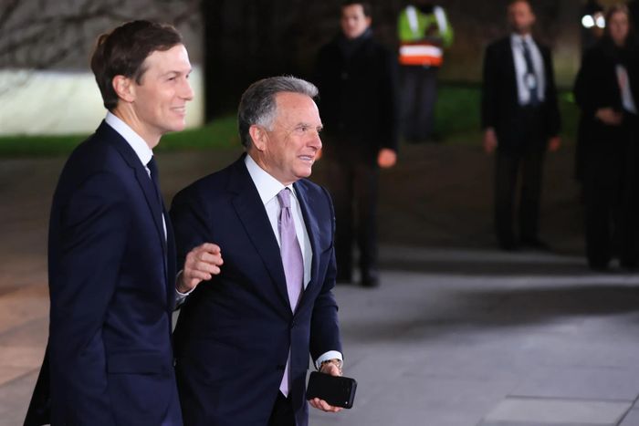  Các đặc phái viên Steve Witkoff (phải) và Jared Kushner. Ảnh: BLOOMBERG 