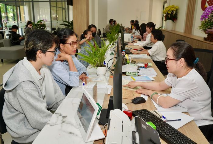  TP.HCM cần được tự quyết định quy mô bộ máy và cơ chế thu nhập cho đội ngũ công chức dựa trên hiệu suất công việc, phù hợp với yêu cầu quản trị của một siêu đô thị hiện đại. Ảnh: THUẬN VĂN 