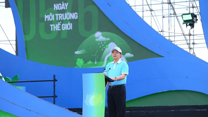  Phó Thủ tướng Hồ Quốc Dũng phát biểu tại buổi Lễ phát động. 