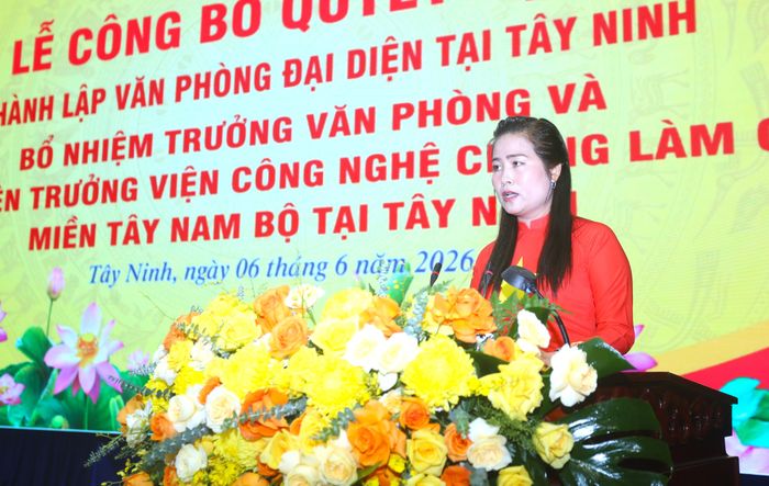  Bà Phan Thị Hồng Ngân phát biểu nhận nhiệm vụ. Ảnh: HUỲNH DU 