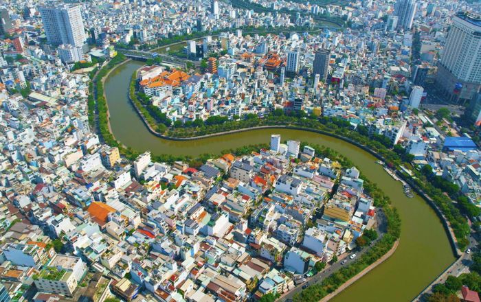  Nhiều dự án đã làm thay đổi diện mạo đô thị TP.HCM. Ảnh: NGUYỄN TIẾN 