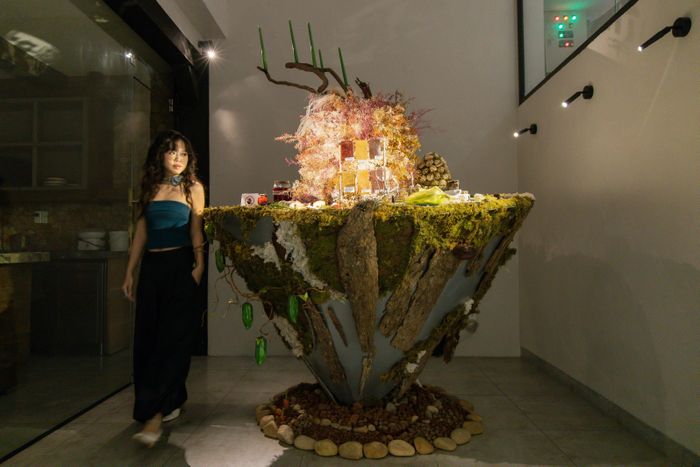  Founder Quang Dũng từng tham gia khóa học về hệ thống lương thực bền vững ở nước ngoài, nhận thấy con người đang tàn phá thiên nhiên, anh đề ra mục tiêu Net Zero cho nhà hàng và mong muốn đóng góp vào cam kết đạt mức phát thải ròng bằng 0 vào năm 2050 của Việt Nam. Ảnh: Phương Lâm. 
