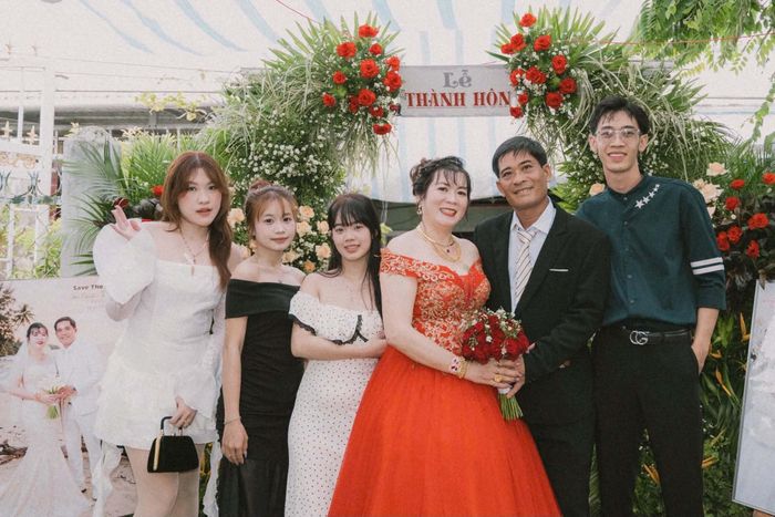  Từ nay, Đức có thêm một người mẹ, thêm các em, cha có một người bầu bạn, yêu thương và nương tựa tuổi già.