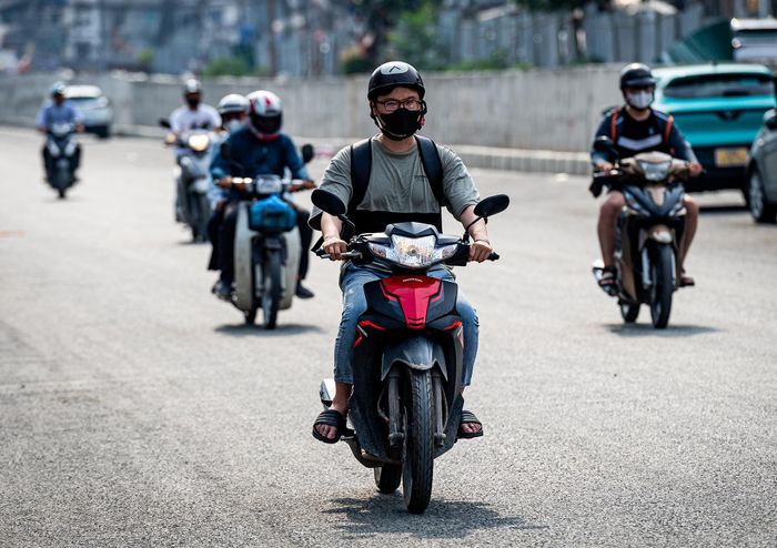  Đoạn từ nút giao La Thành - Nguyễn Chí Thanh đến phố Thành Công dài khoảng 500 m đã hoàn thành thảm nhựa trên một nửa bề rộng mặt đường. Tuy chưa được thông xe chính thức, mặt đường đẹp, thông thoáng khiến nhiều người dân lựa chọn lưu thông qua đây để tránh ùn tắc. 