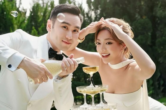  Trước khi công khai mối quan hệ, Katleen Phan Võ và chồng duy trì giữ kín chuyện tình cảm. Đến ngày 14/2, cô mới lần đầu chia sẻ hình ảnh của chồng trên trang cá nhân. Cặp đôi đã gắn bó hơn 2 năm. 