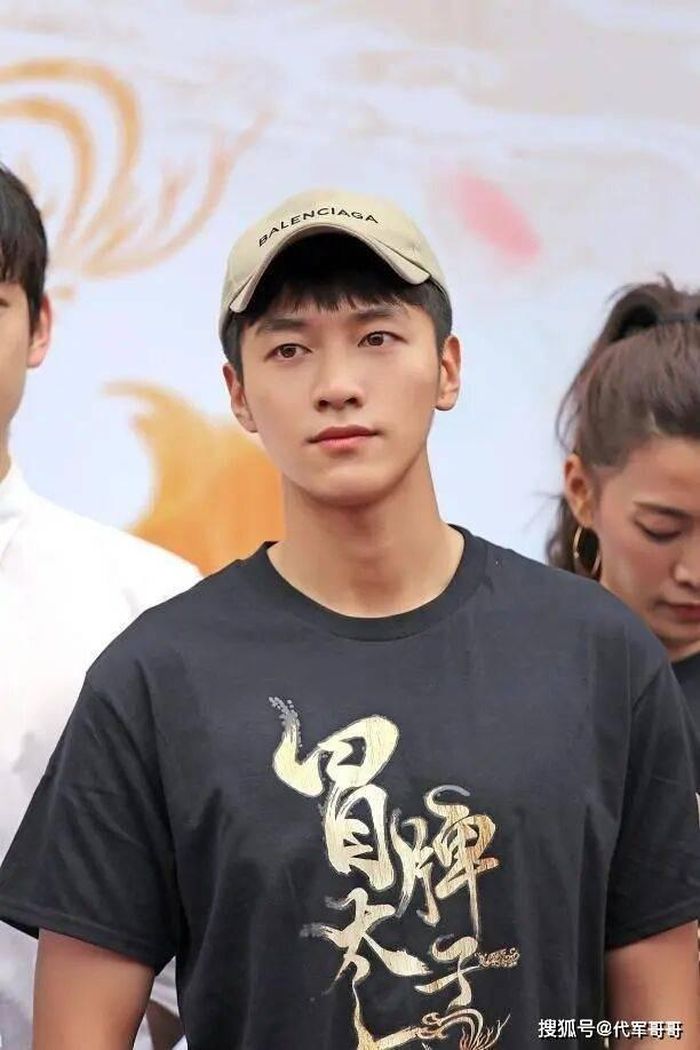  Theo nền tảng Hongguo Short Drama, nam diễn viên vẫn còn một dự án mới mang tên Chờ hoa nở, chờ em trở về đang trong giai đoạn chờ phát hành. Bộ phim đã ghi nhận hơn 1,48 triệu lượt đặt trước. Truyền thông Trung Quốc cho biết Kim Trạch cũng vừa hoàn tất một bộ phim khác cách đây không lâu. Bài đăng cuối cùng trên tài khoản Weibo cá nhân của Kim Trạch được đăng tải vào 6/5. Khi đó, anh chia sẻ niềm vui sau khi hoàn thành quá trình quay hình dự án mới với vai trò nam chính. 