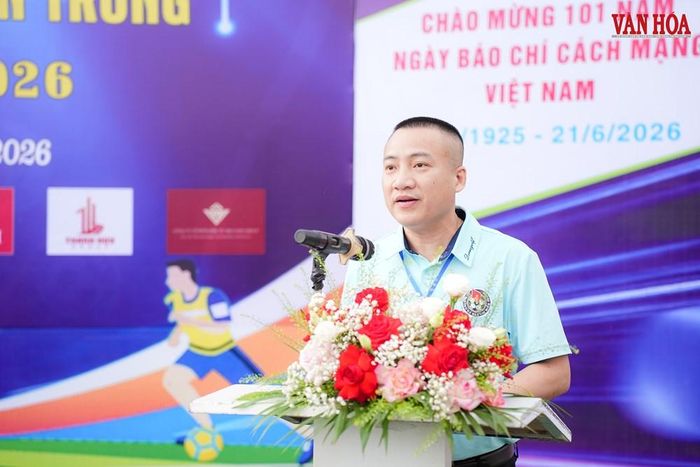 Nhà báo Phạm Minh Thùy phát biểu tại lễ khai mạc