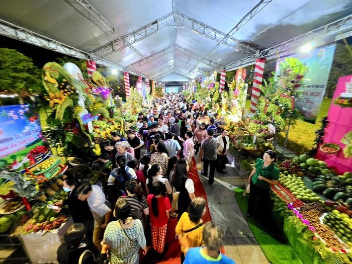 Lễ hội thu hút đông đảo người dân và du khách