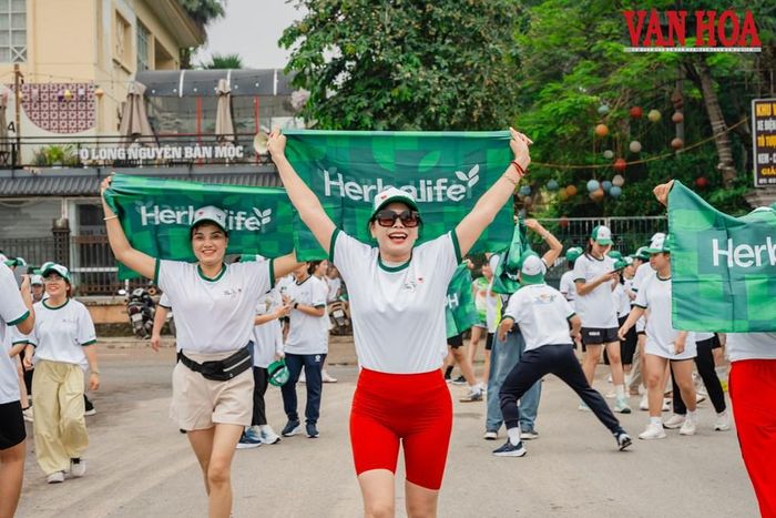 Chạy marathon quy tụ hơn 1.000 vận động viên
