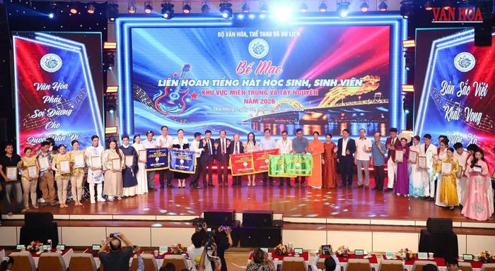 Liên hoan Tiếng hát học sinh, sinh viên khu vực miền Trung và Tây Nguyên năm 2026 khép lại với nhiều dấu ấn nghệ thuật nổi bật, lan tỏa tình yêu quê hương, đất nước và khát vọng cống hiến của thế hệ trẻ