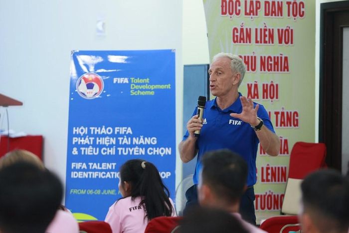 Đại diện FIFA, chuyên gia Eric Abrams gửi lời cảm ơn tới VFF