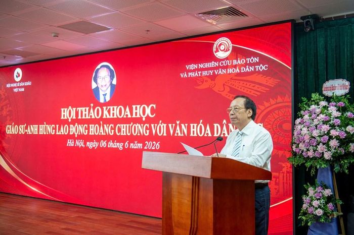 NSND Lê Tiến Thọ phát biểu tại Hội thảo