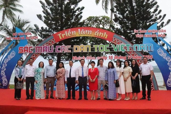 Bộ VHTTDL phối hợp UBND tỉnh Khánh Hòa tổ chức Triển lãm ảnh "Sắc màu các dân tộc Việt Nam" tại Khánh Hòa