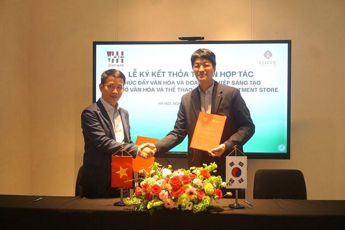 Lãnh đạo Sở Văn hóa và Thể thao Hà Nội và Trung tâm Thương mại Lotte ký thỏa thuận hợp tác triển khai các hoạt động văn hóa
