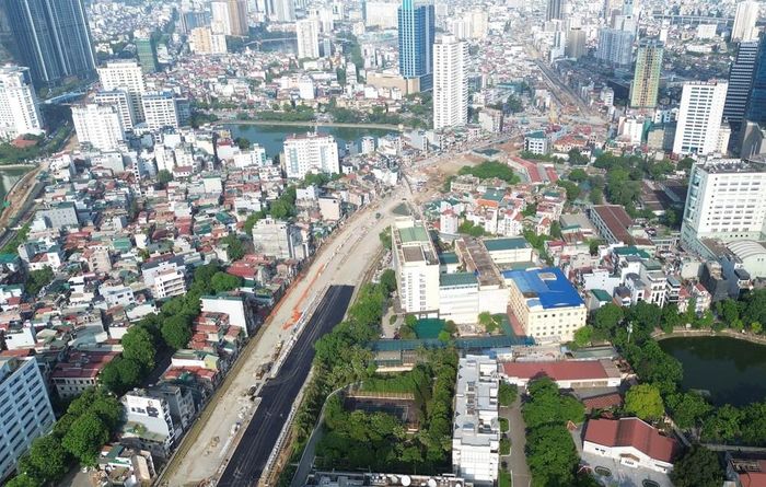 Dự án đường Vành đai 1 đoạn Hoàng Cầu - Voi Phục với tổng mức đầu tư hơn 7.200 tỷ đồng đang dần lộ diện sau thời gian thi công quyết liệt. Ảnh: Quốc Khánh - TTXVN