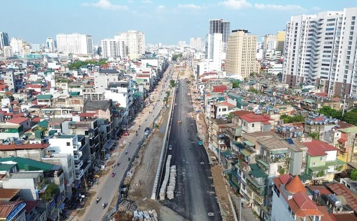 Dự án đầu tư xây dựng đường Vành đai 1 đoạn Hoàng Cầu - Voi Phục có tổng chiều dài tuyến khoảng 2,274 km, quy mô mặt cắt ngang là 50m. Ảnh: Quốc Khánh - TTXVN