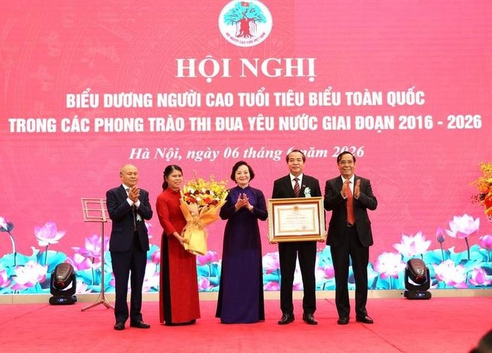 Văn phòng Trung ương Hội Người cao tuổi Việt Nam vinh dự được Đảng, Nhà nước trao tặng Huân chương Lao động hạng Ba - Ảnh: VGP/Thu Giang