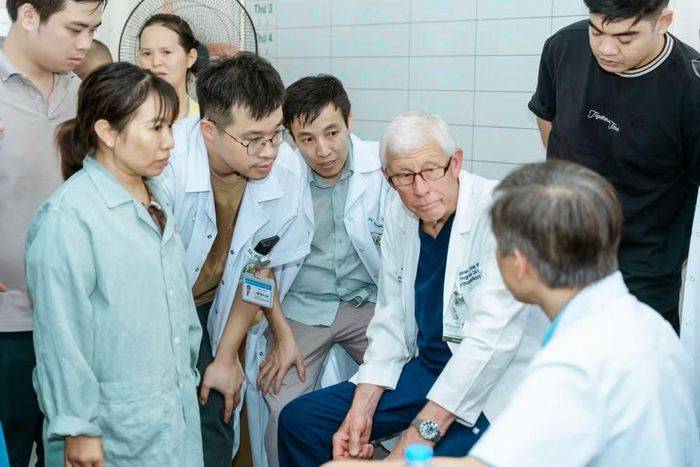 Hành trình thiện nguyện tại Lào Cai có sự góp sức của các chuyên gia y tế từ Mỹ.