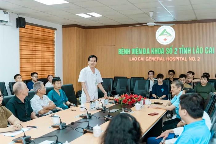 Bệnh viện đa khoa số 2 tỉnh Lào Cai là nơi đội ngũ y, bác sĩ của Bệnh viện Hữu nghị Việt Đức và các chuyên gia chấn thương chỉnh hình đến từ Mỹ tiến hành thăm khám, sàng lọc cho hơn 80 trường hợp dị tật bẩm sinh và chấn thương phức tạp.