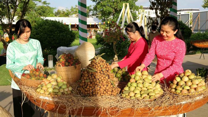 Trưng bày trái cây tại lễ hội.