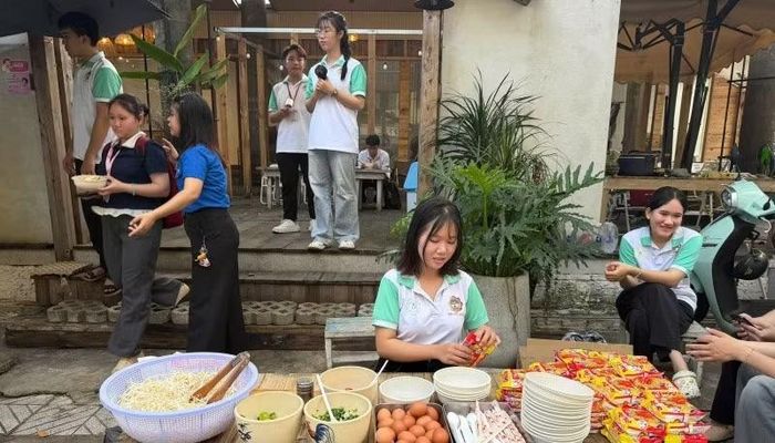 “Bữa ăn nghĩa tình”, trao cả yêu thương