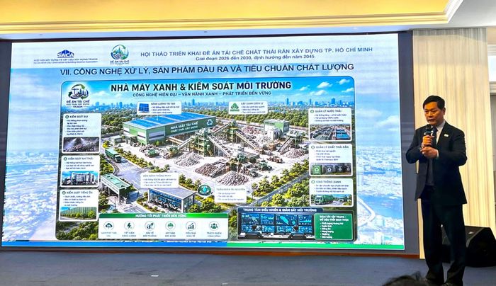 Đại diện SACA trình bày đề án tái chế chất thải xây dựng Thành phố Hồ Chí Minh giai đoạn 2026-2030, định hướng đến năm 2045.