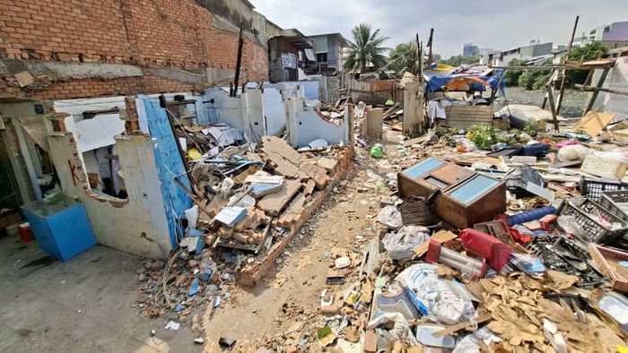 Chôn lấp rác thải xây dựng vừa gây lãng phí tài nguyên rác vừa gây ô nhiễm môi trường.